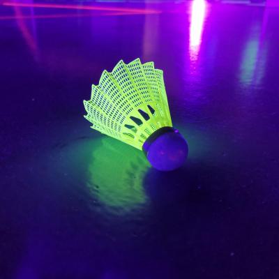 Un évènement sportif sous lumière noire : le Badminton fluo